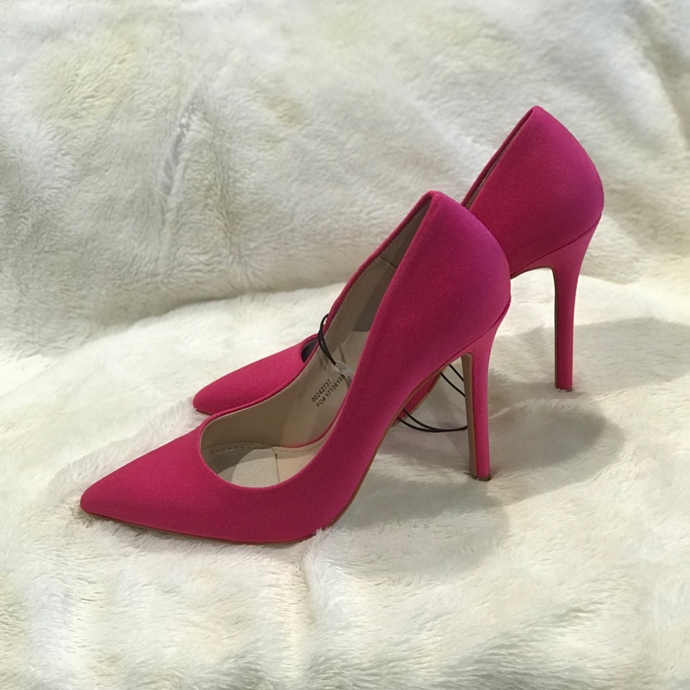 A fuchsia pink high heel